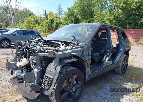 2025 Jeep Grand Cherokee Altitude X 4X4 from USA, damaged, VIN 1C4RJHAG1SC271228